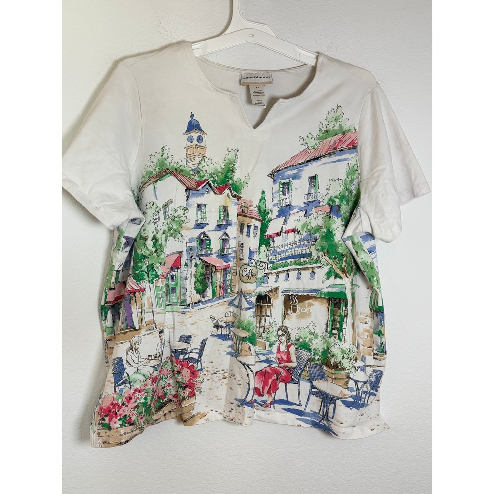 Alfred Dunner Woman 1X White Cafe Scene Print Split Neck Short Sleeve Top